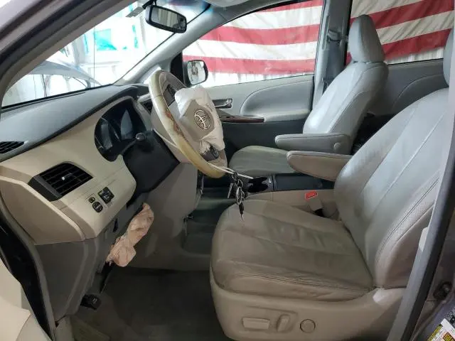 2011 TOYOTA SIENNA XLE  