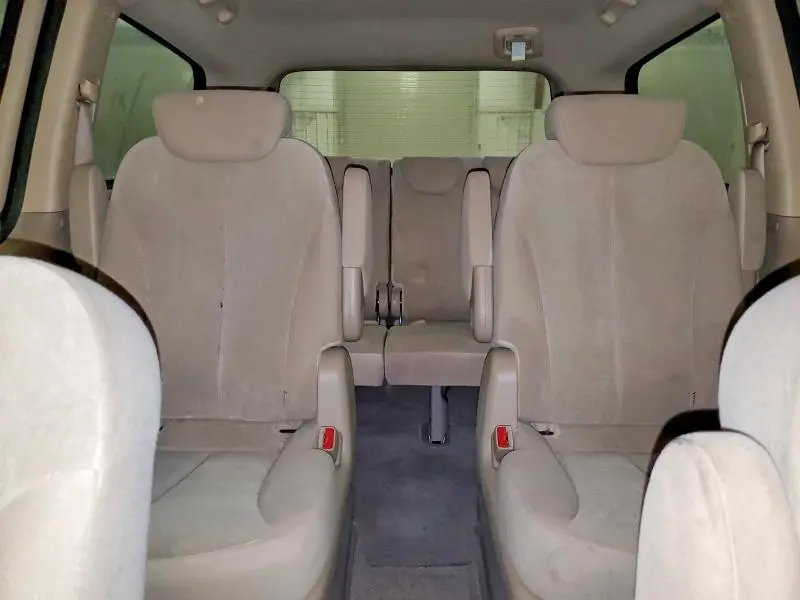 2010 KIA SEDONA BASE  