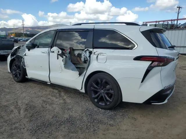 2022 TOYOTA SIENNA XSE  