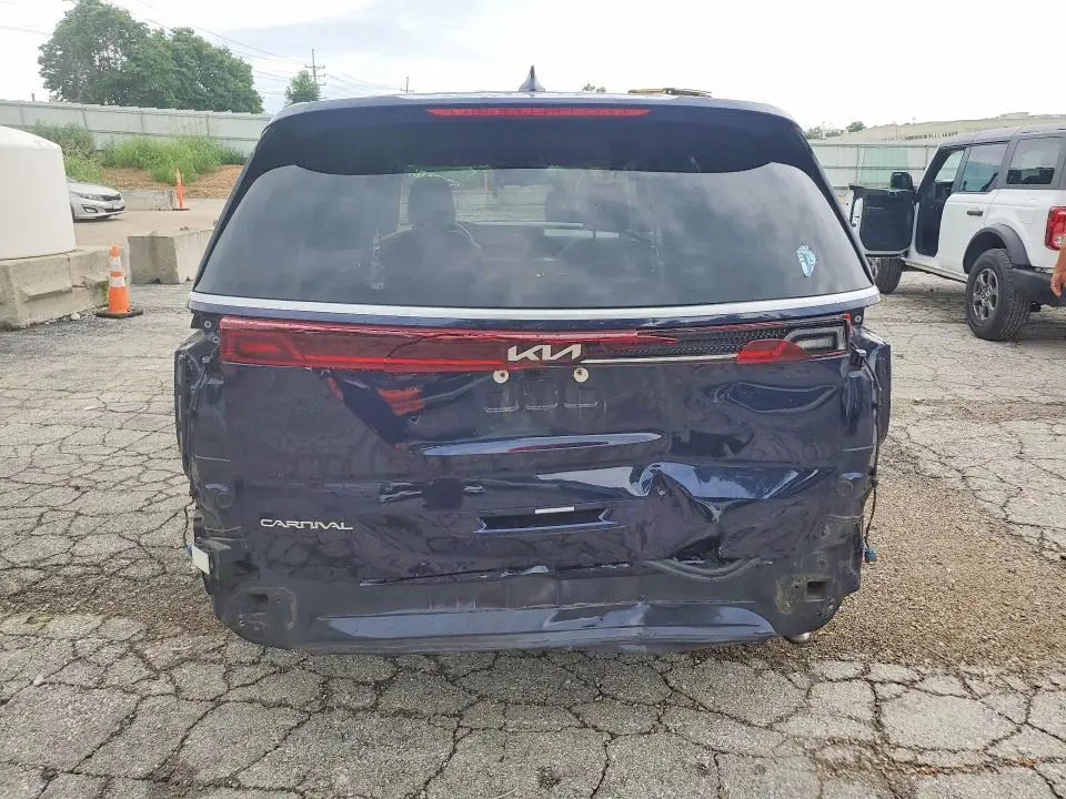 2023 KIA CARNIVAL LX  