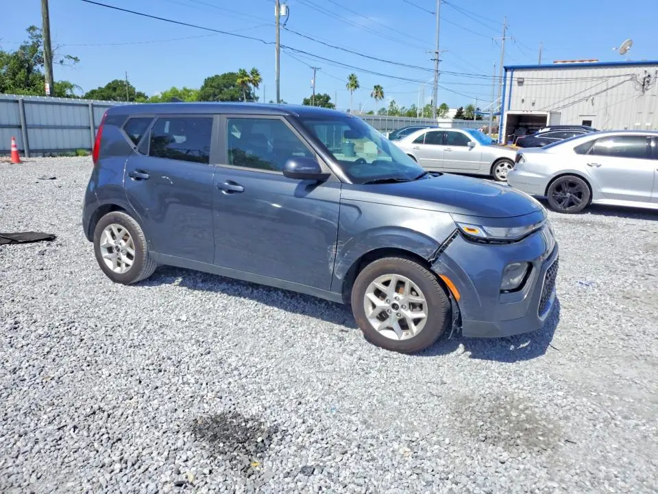 2022 KIA SOUL LX  