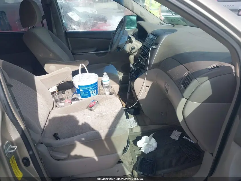 2010 TOYOTA SIENNA LE