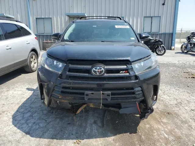 2019 TOYOTA HIGHLANDER SE  
