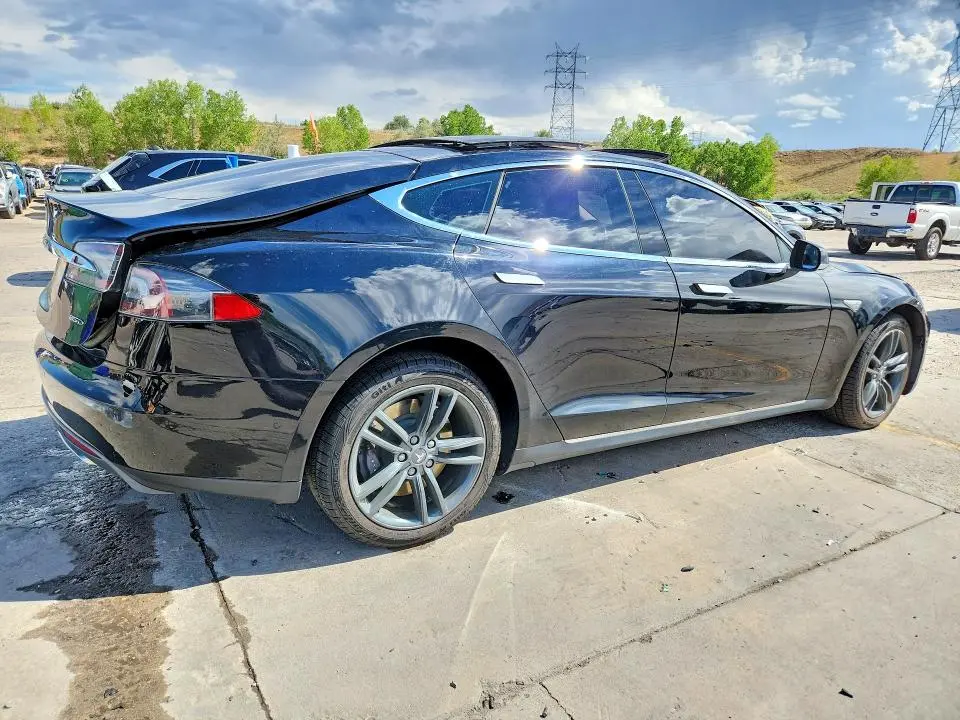 2015 TESLA MODEL S   