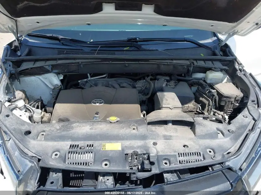 2017 TOYOTA HIGHLANDER SE