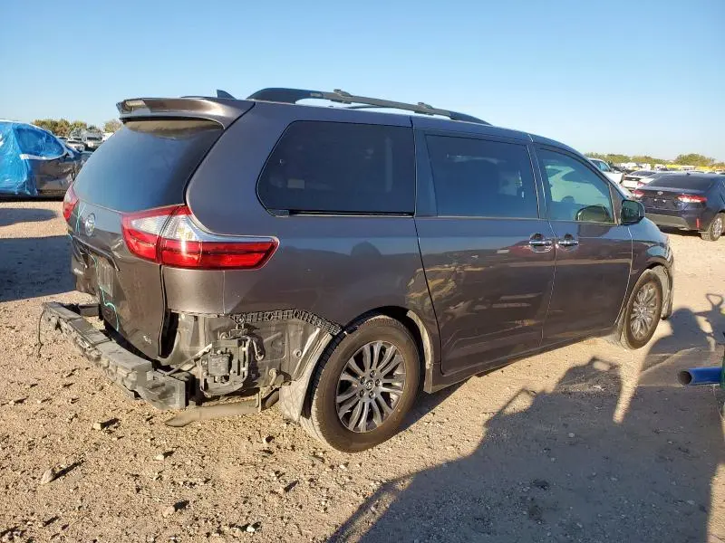 2018 TOYOTA SIENNA XLE  