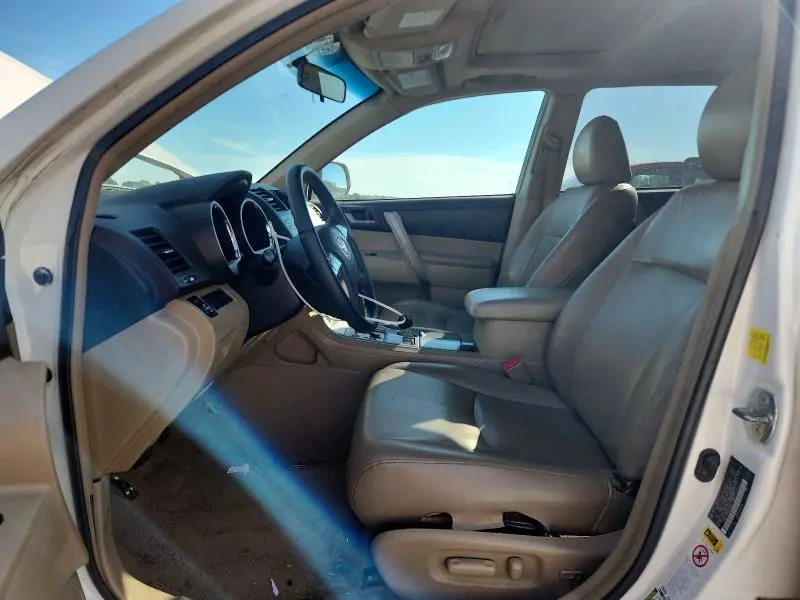 2010 TOYOTA HIGHLANDER SE  