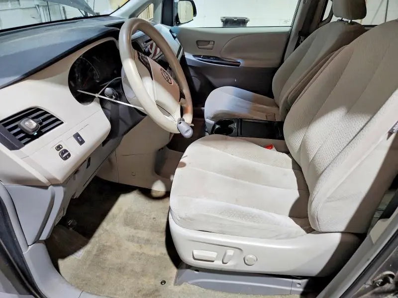 2011 TOYOTA SIENNA LE  