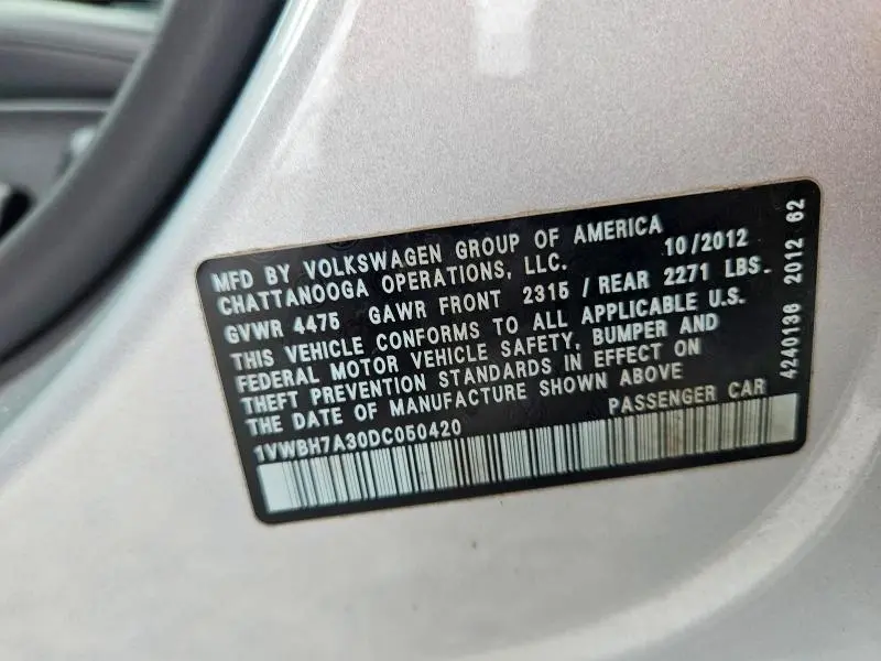 2013 VOLKSWAGEN PASSAT SE  