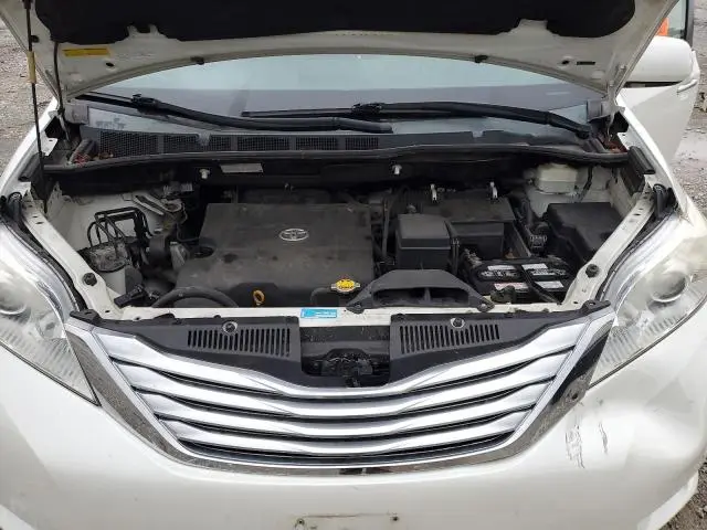 2011 TOYOTA SIENNA XLE  