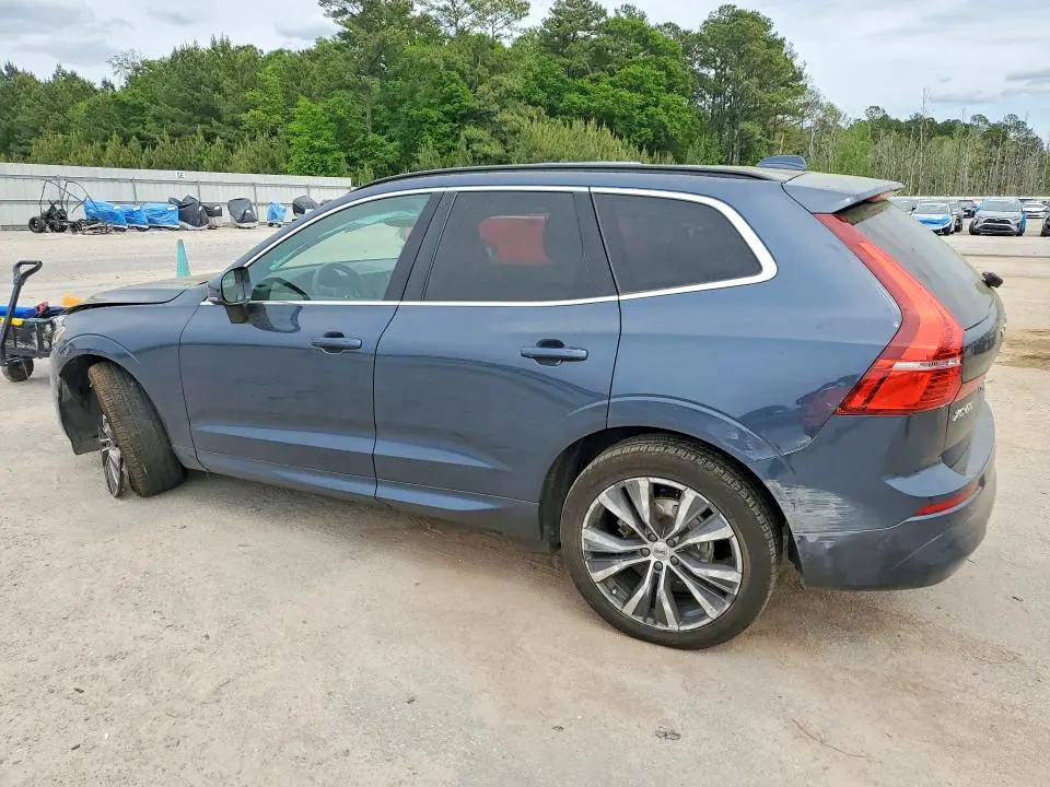 2022 VOLVO XC60 B5 MOMENTUM  