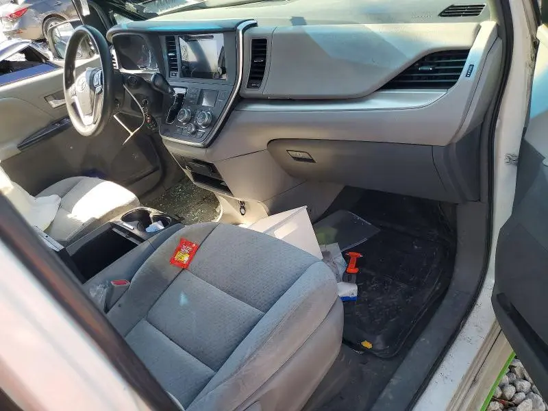 2015 TOYOTA SIENNA LE  