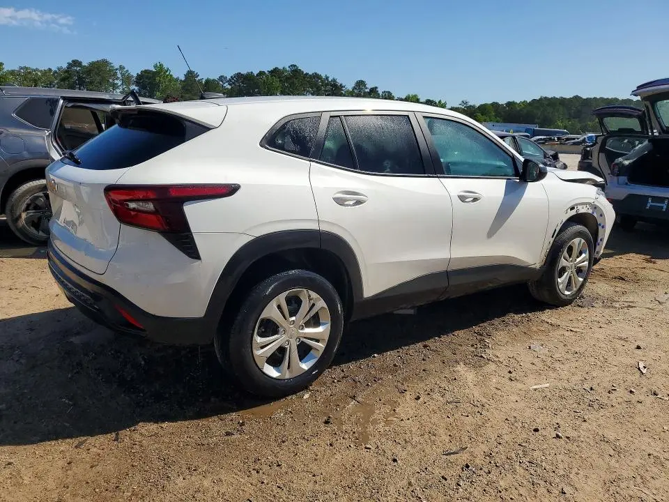 2024 CHEVROLET TRAX LS  