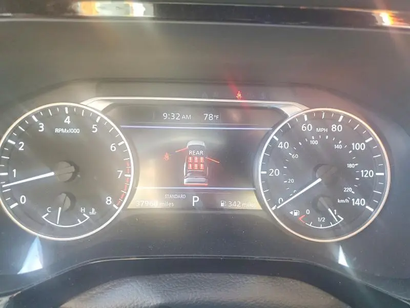 2025 NISSAN PATHFINDER SV  