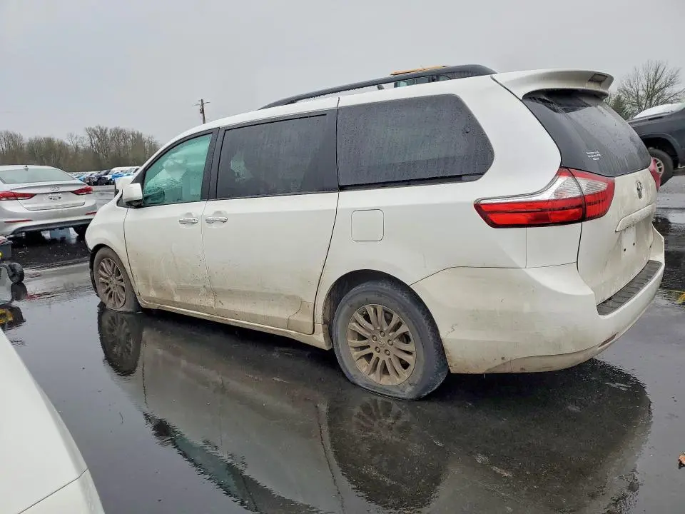 2017 TOYOTA SIENNA   