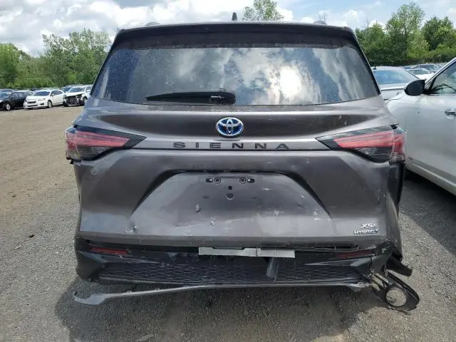 2021 TOYOTA SIENNA XSE  