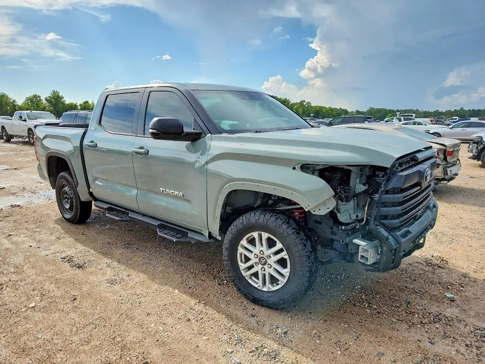 2025 TOYOTA TUNDRA SR5  