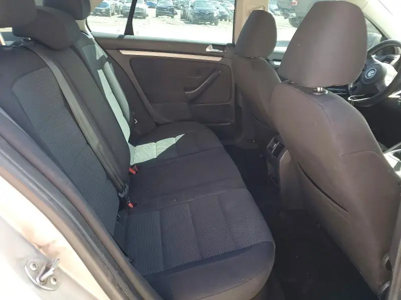 2010 VOLKSWAGEN JETTA S  
