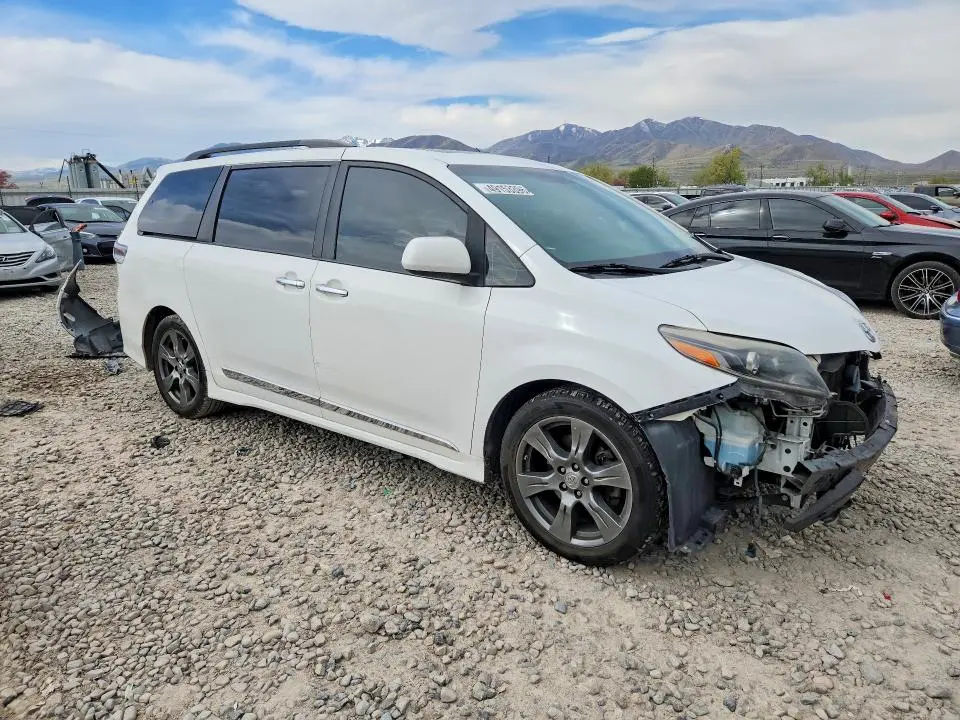 2017 TOYOTA SIENNA SE 8-PASSENGER  
