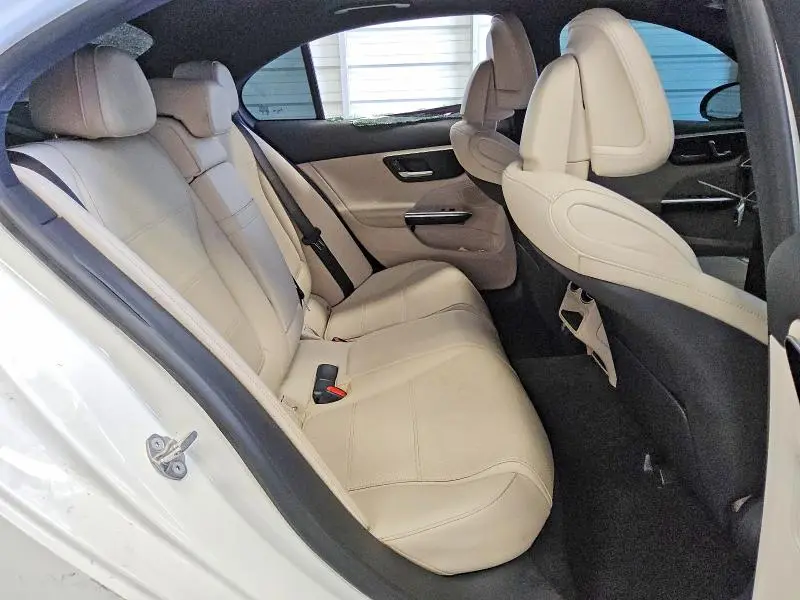 2024 MERCEDES-BENZ C 300  