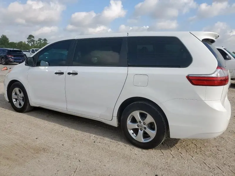2017 TOYOTA SIENNA   