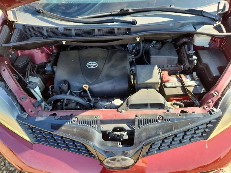 2020 TOYOTA SIENNA SE PREMIUM 8-PASSENGER  