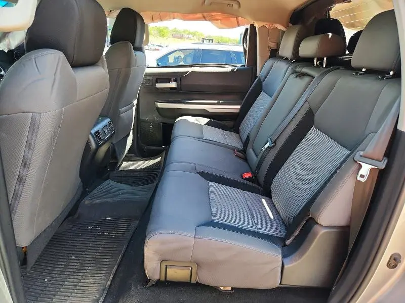 2017 TOYT TUNDRA SR5   