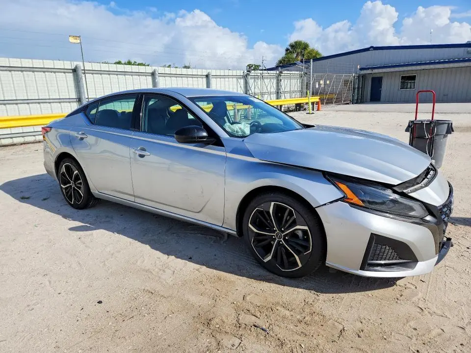 2023 NISSAN ALTIMA 2.5 SR  