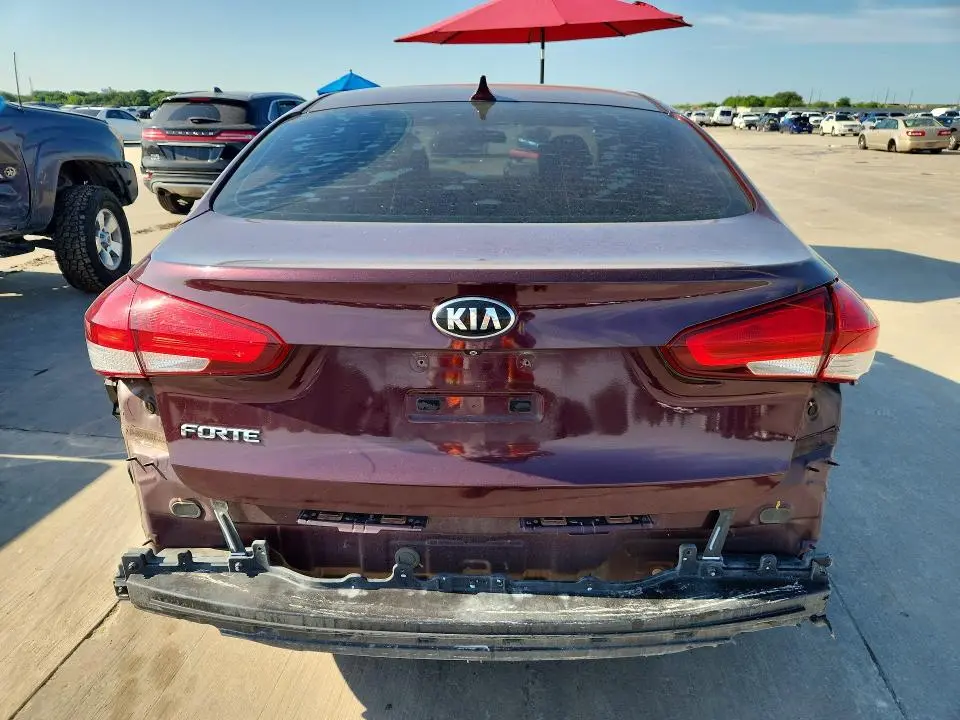 2017 KIA FORTE LX  