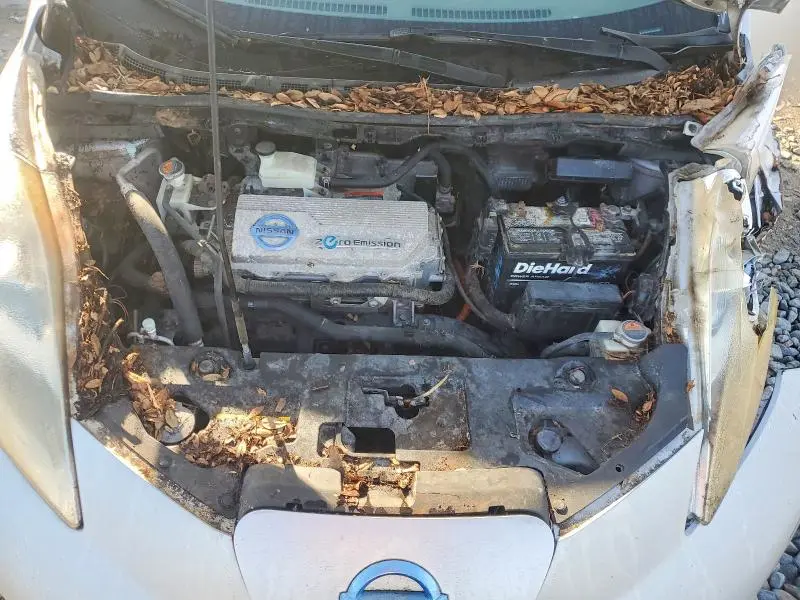2012 NISSAN LEAF SV  