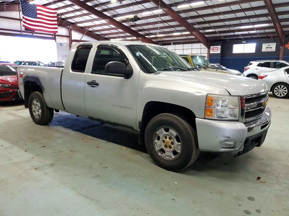 2011 CHEVROLET SILVERADO K1500 LT  