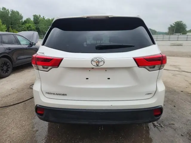 2017 TOYOTA HIGHLANDER LE  