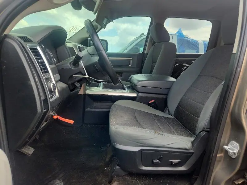 2015 RAM 1500 SLT  