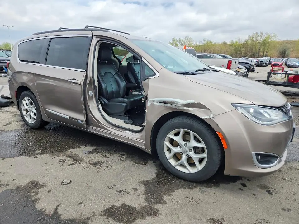 2017 CHRYSLER PACIFICA TOURING L  