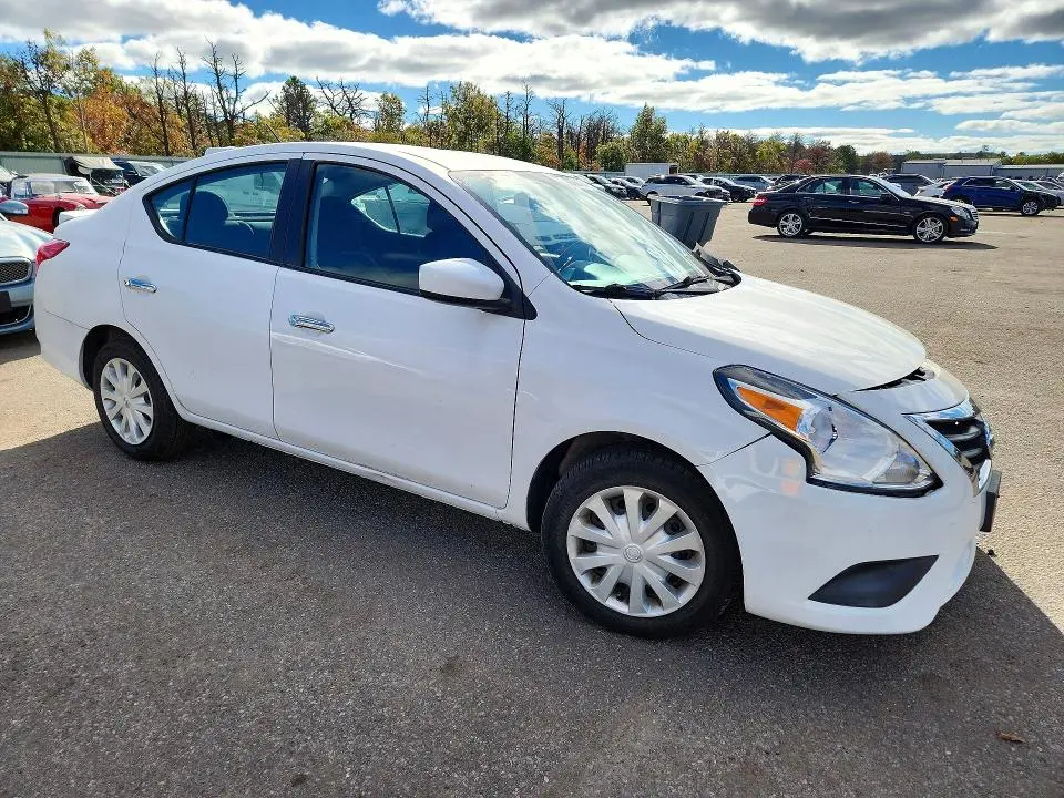 2019 NISSAN VERSA SV  