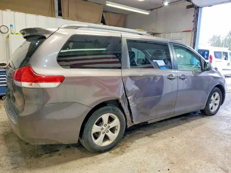 2013 TOYOTA SIENNA LE  