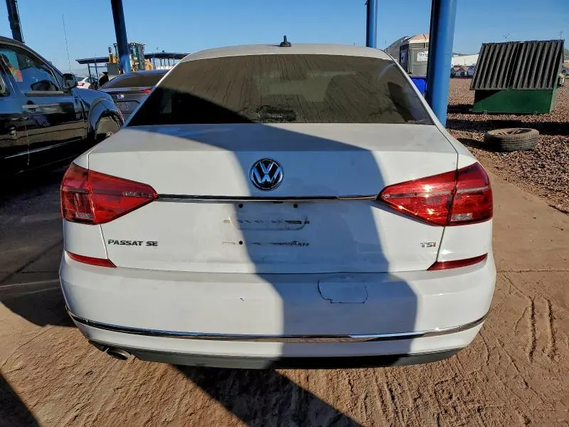 2016 VOLKSWAGEN PASSAT SE  