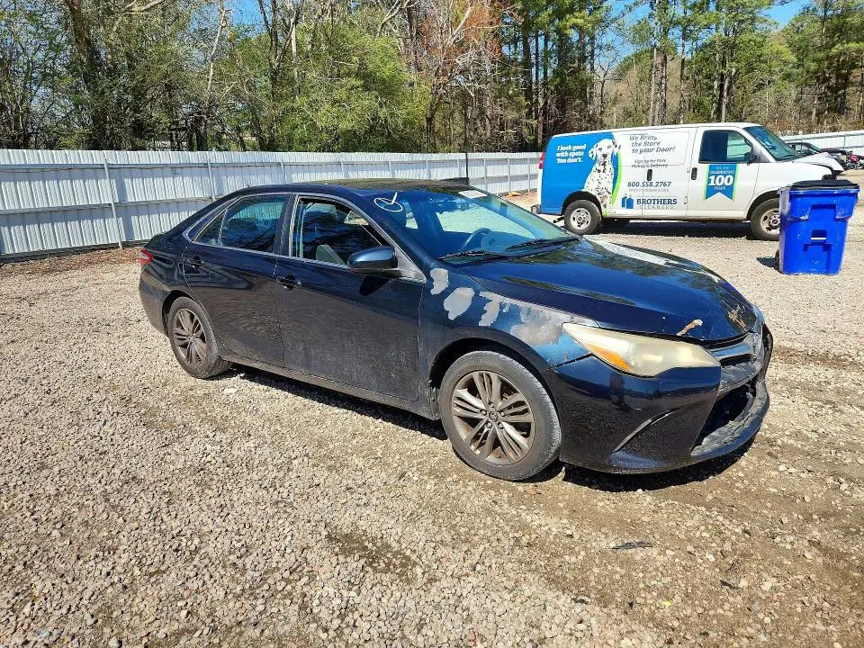 2016 TOYOTA CAMRY SE  