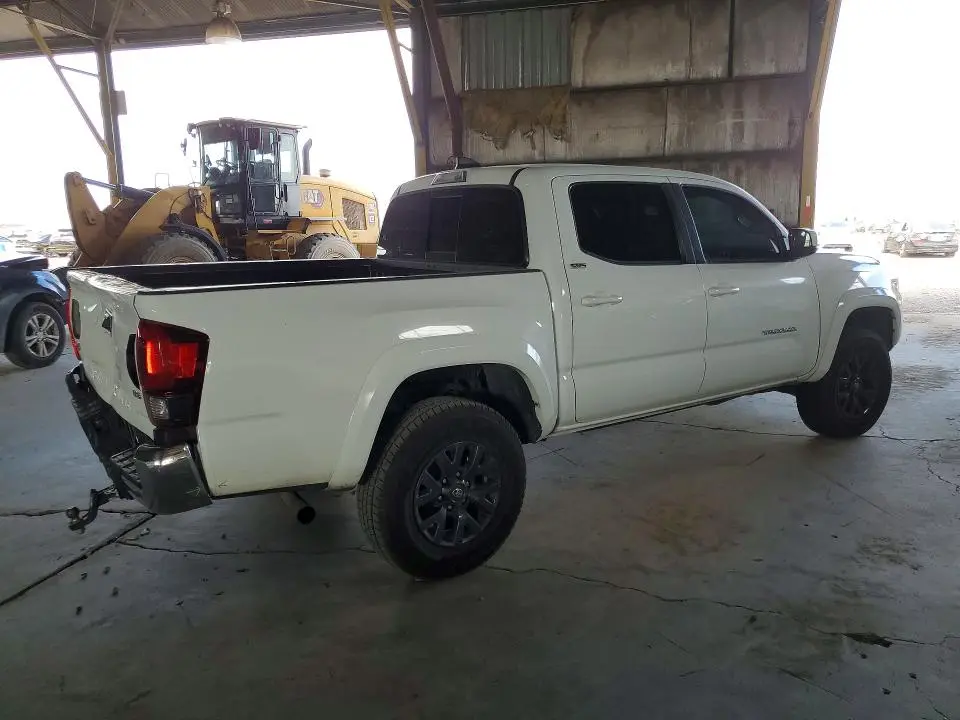 2022 TOYOTA TACOMA SR5 V6  
