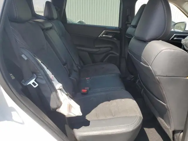 2023 MITSUBISHI OUTLANDER SE  