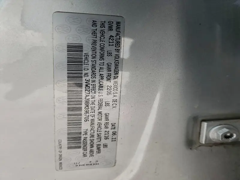 2011 VOLKSWAGEN JETTA SE  