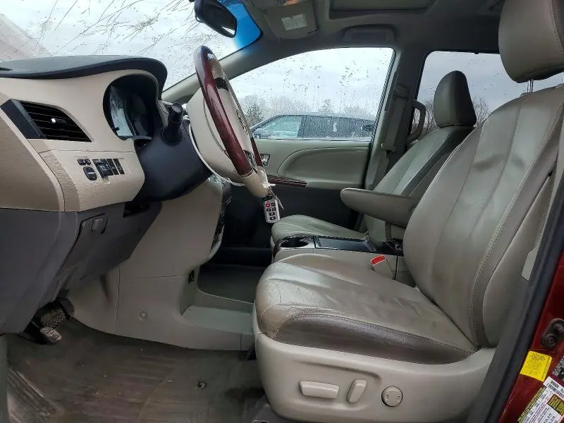 2013 TOYOTA SIENNA LIMITED 7-PASSENGER  