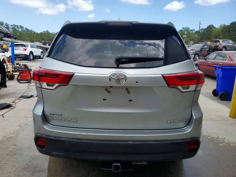 2018 TOYOTA HIGHLANDER XLE  