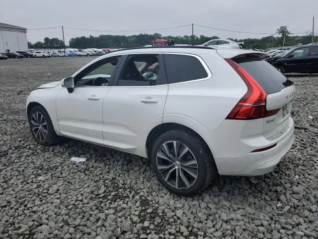 2022 VOLVO XC60 B5 MOMENTUM  
