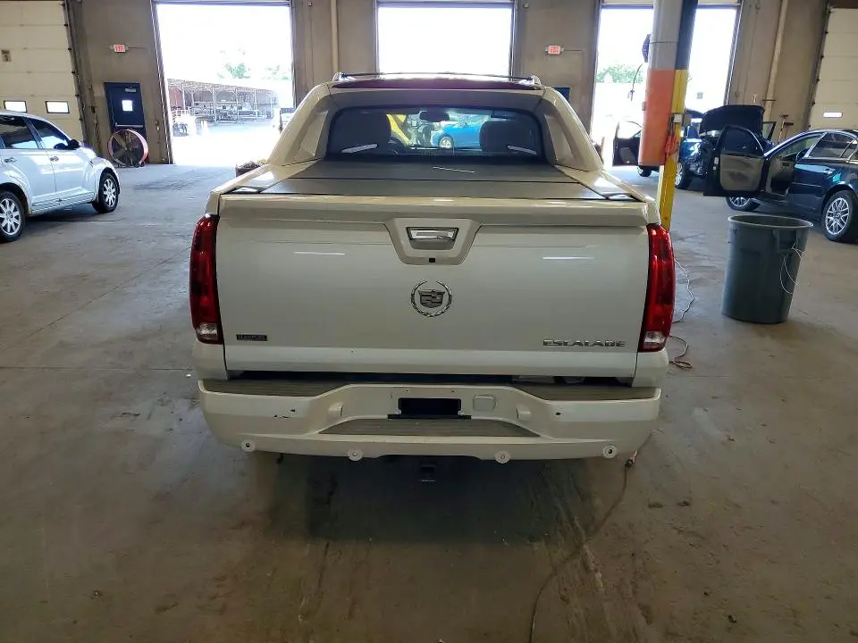 2011 CADILLAC ESCALADE EXT LUXURY  