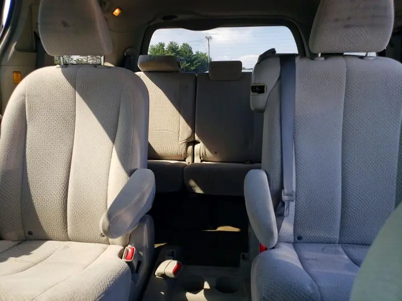 2012 TOYOTA SIENNA LE  