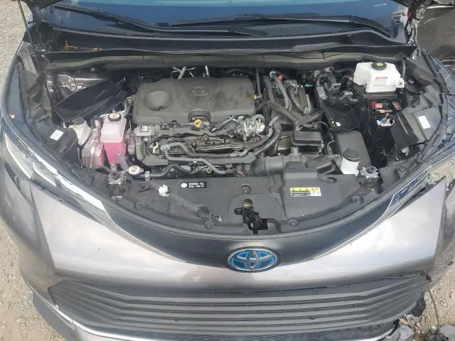 2023 TOYOTA SIENNA XLE  