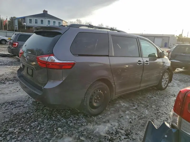 2017 TOYOTA SIENNA XLE  