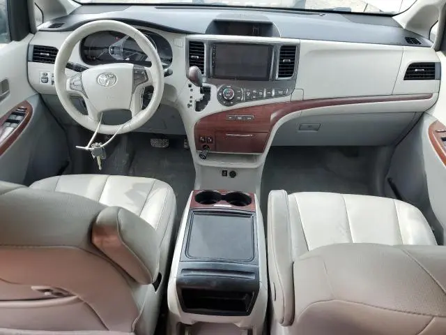 2012 TOYOTA SIENNA XLE  