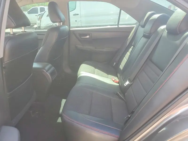 2016 TOYOTA CAMRY SE  